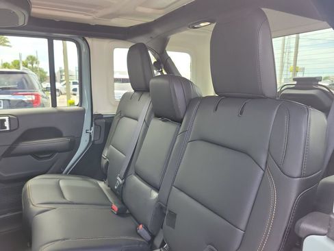 Used 2024 Jeep Wrangler Unlimited Sahara AWD/4WD image 10