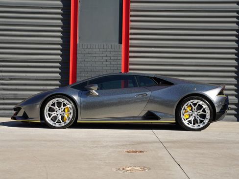 Used 2020 Lamborghini Huracan EVO image 4