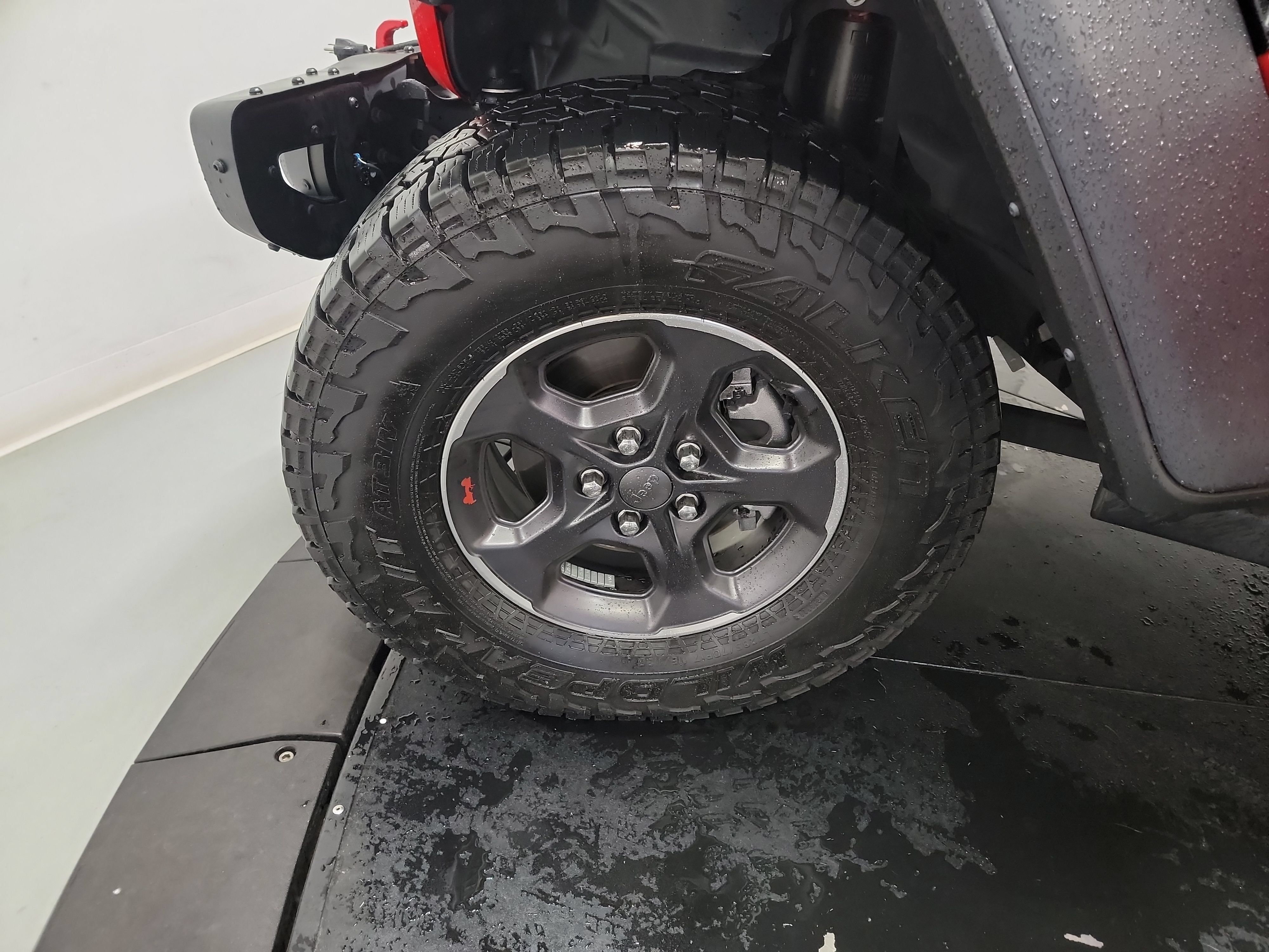 Used 2023 Jeep Gladiator Rubicon w/ LED Lighting Group AWD/4WD image 30