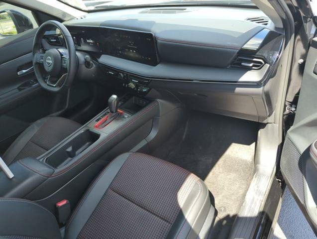 Certified 2025 Nissan Kicks SR FWD image 22