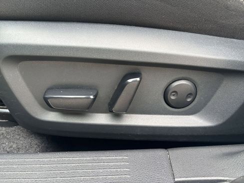 Used 2025 Nissan Rogue SV AWD/4WD image 22