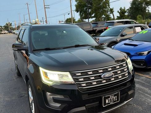 Used 2017 Ford Explorer XLT w/ Equipment Group 202A AWD/4WD image 3