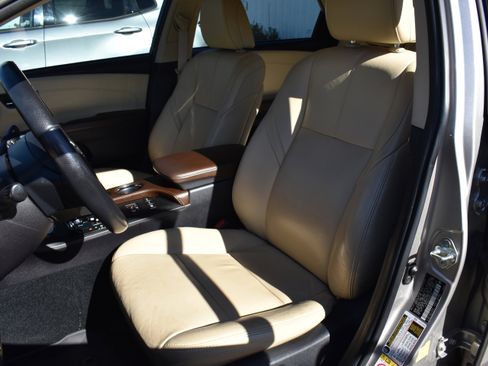 Used 2018 Toyota Avalon XLE Premium image 25