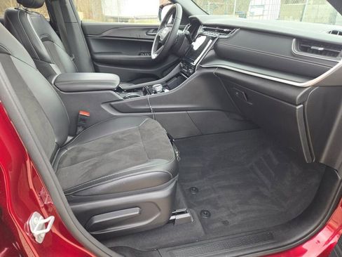 Certified 2023 Jeep Grand Cherokee L Laredo image 7