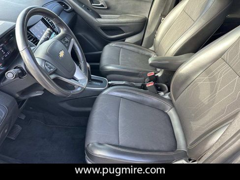 Used 2020 Chevrolet Trax LT w/ LT Convenience Package image 9
