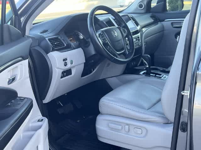 Certified 2017 Honda Ridgeline RTL-T image 3