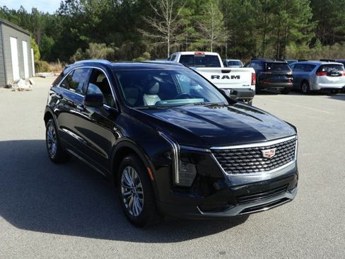 Used 2024 Cadillac XT4 Premium Luxury image 3
