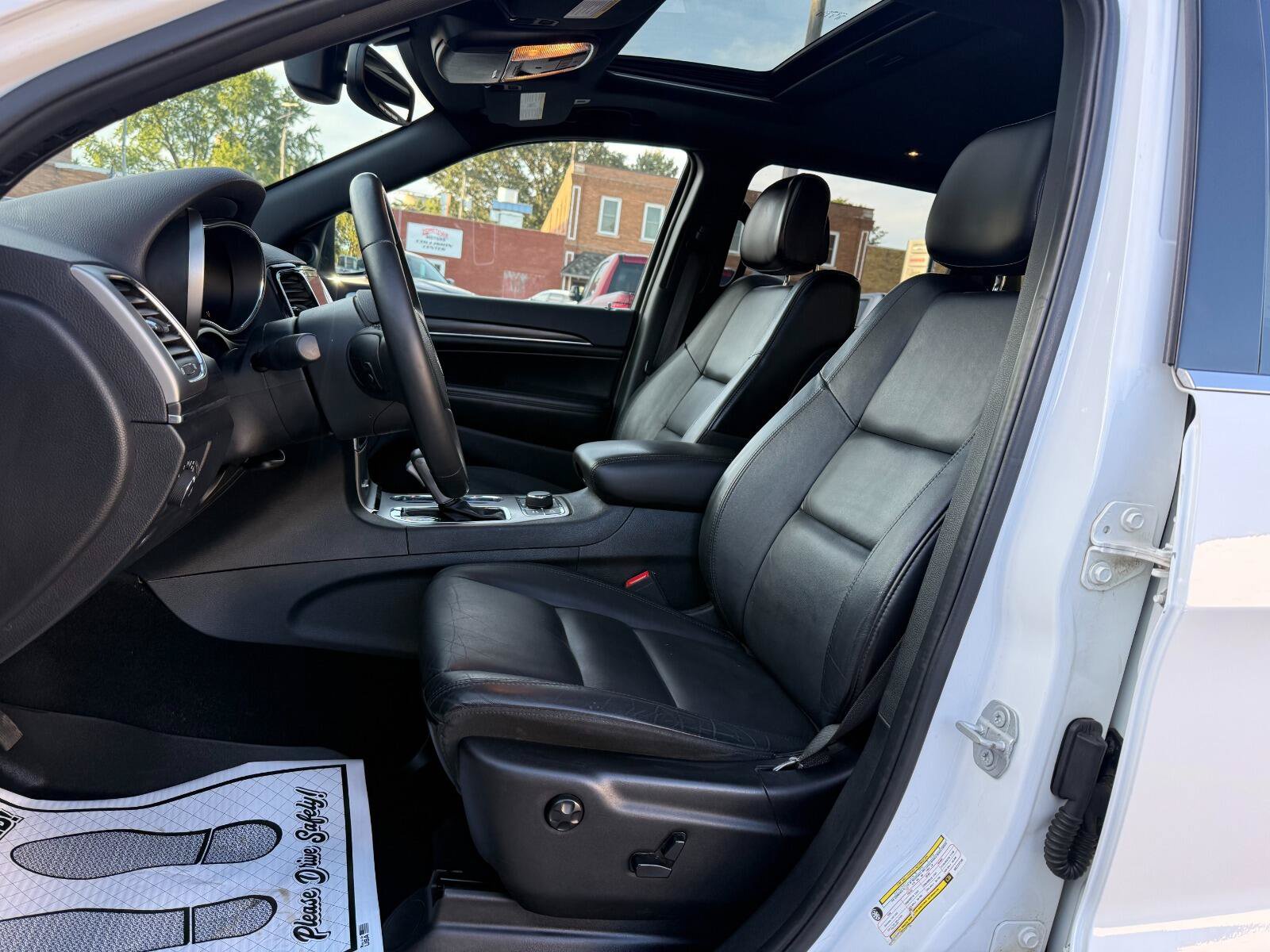 Used 2019 Jeep Grand Cherokee Limited AWD/4WD image 10