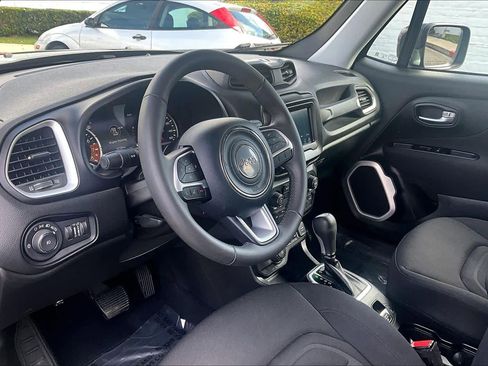 Used 2021 Jeep Renegade Latitude image 18