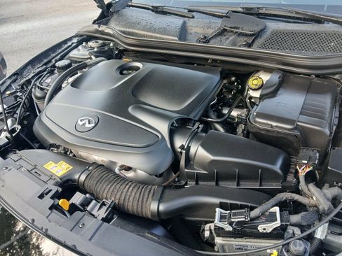 Used 2018 INFINITI QX30 Sport w/ Cargo Package FWD image 18