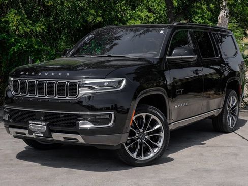 Used 2022 Jeep Wagoneer Series III w/ Premium Group I image 12