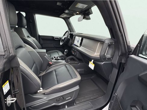 Certified 2025 Ford Bronco Outer Banks w/ Sasquatch Package AWD/4WD image 24
