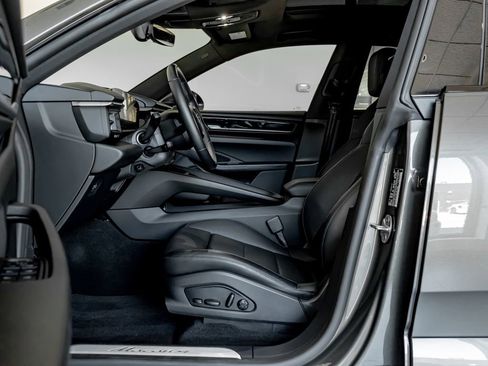 Certified 2024 Porsche Macan 4 Electric AWD/4WD image 5