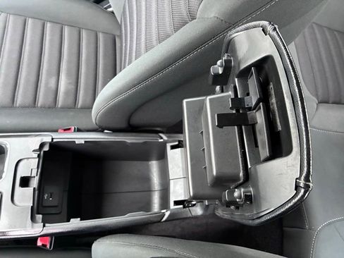 Used 2018 Ford Fusion SE w/ Fusion SE Technology Package FWD image 36