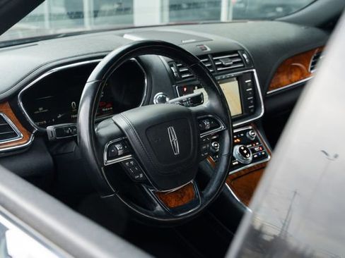 Used 2017 Lincoln Continental Select w/ Technology Package image 23