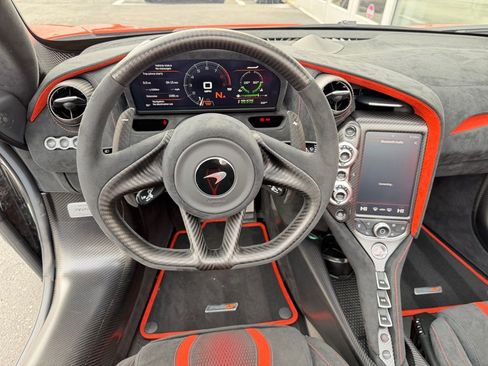 Used 2022 McLaren 765LT Spider image 13