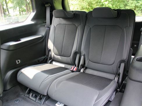 New 2025 Jeep Grand Cherokee L Laredo image 18