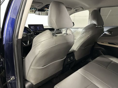Used 2023 Toyota Venza XLE image 27