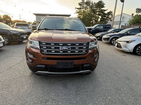 Used 2017 Ford Explorer XLT w/ Equipment Group 201A AWD/4WD image 2