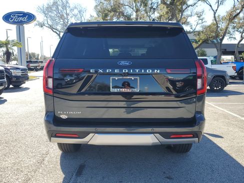 Certified 2025 Ford Expedition Platinum image 8