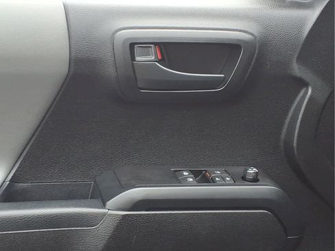 Used 2022 Toyota Tacoma SR RWD image 12