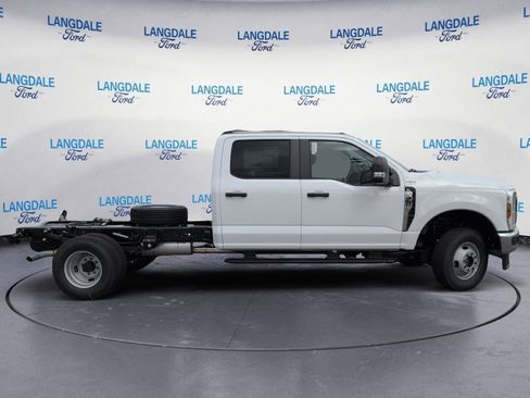 New 2026 Ford F350 XL w/ XL Chrome Package image 3