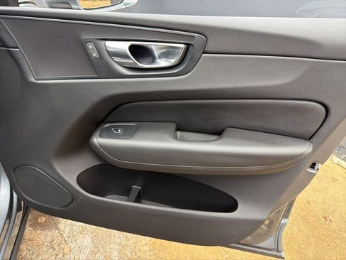 Used 2020 Volvo XC60 T6 Momentum image 25