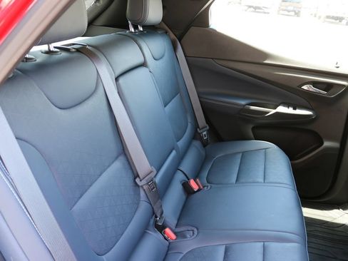 Used 2023 Chevrolet Bolt EUV LT w/ Convenience Package FWD image 17
