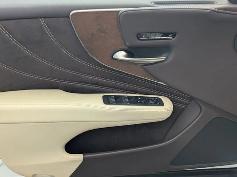 Used 2018 Lexus LS 500 w/ Accessory Package (Z2) RWD image 10