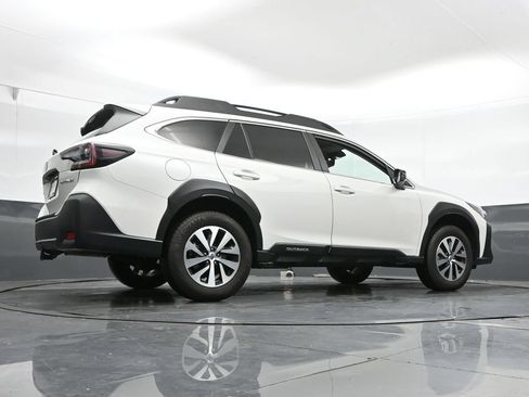 Used 2025 Subaru Outback Premium AWD/4WD image 40