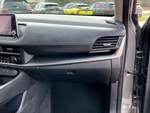 Used 2025 Nissan Rogue SV w/ SV Premium Package image 19