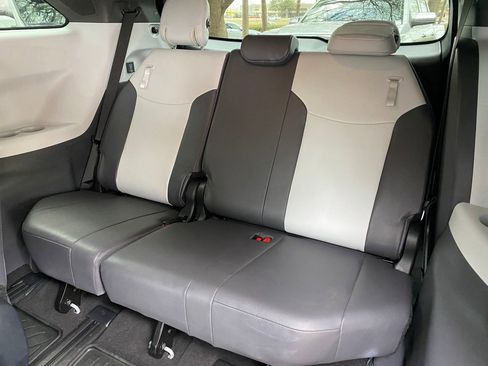 Used 2023 Toyota Sienna XSE w/ XSE Plus Package image 15