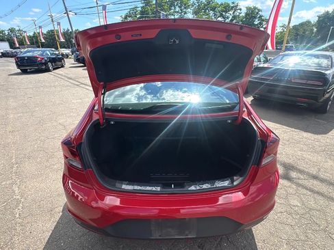 Used 2020 Hyundai Elantra SE FWD image 17