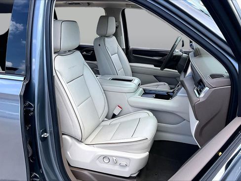 Used 2021 GMC Yukon XL Denali w/ Denali Premium Package RWD image 9