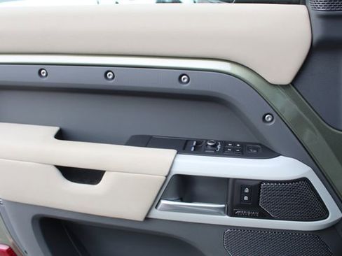 Used 2023 Land Rover Defender 90 X-Dynamic SE image 21