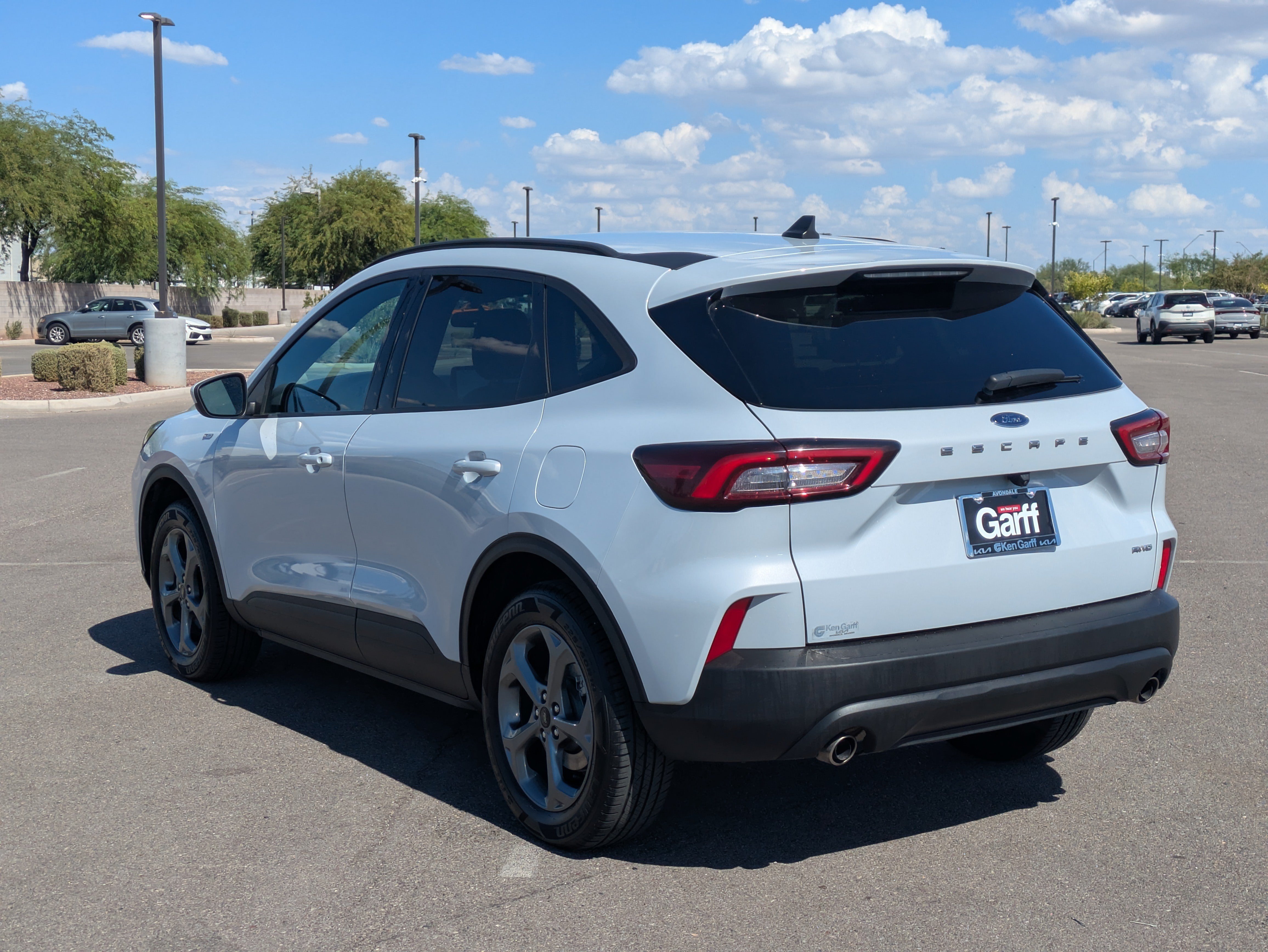 Used 2025 Ford Escape ST-Line Select AWD/4WD image 3