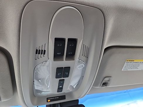 Used 2011 GMC Terrain SLE AWD/4WD image 16