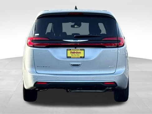 New 2026 Chrysler Pacifica Select image 19