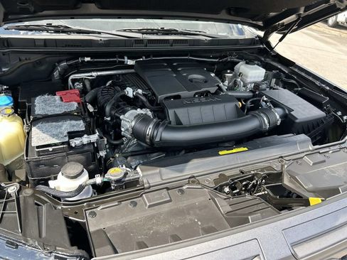 Used 2025 Nissan Frontier SV w/ SV Convenience Package RWD image 22
