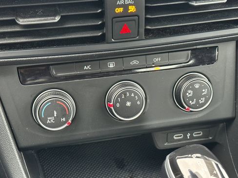 Used 2023 Volkswagen Jetta Sport image 17