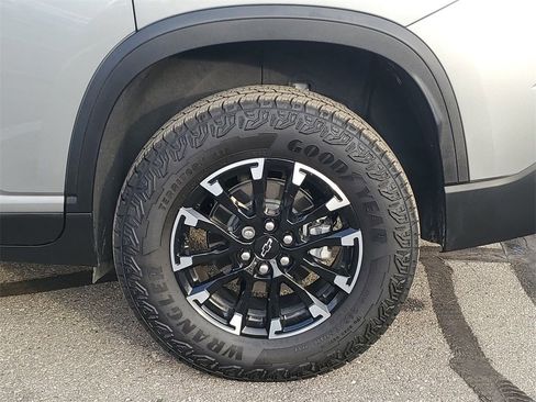 Used 2025 Chevrolet Traverse Z71 w/ Driver Confidence Package image 32