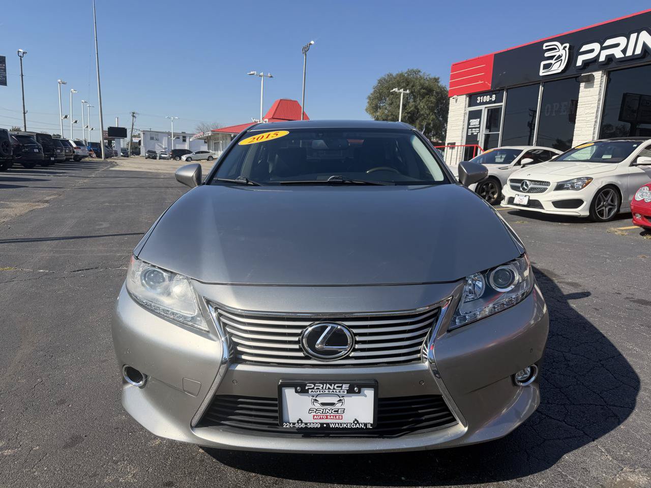 Used 2015 Lexus ES 350 w/ Luxury Package FWD image 2