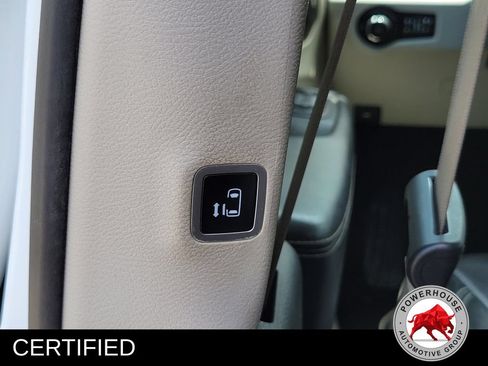 Used 2022 Chrysler Pacifica Touring-L FWD image 18