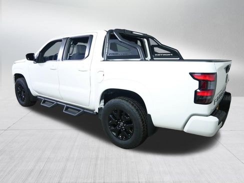 Used 2023 Nissan Frontier SV w/ Midnight Edition Package image 5