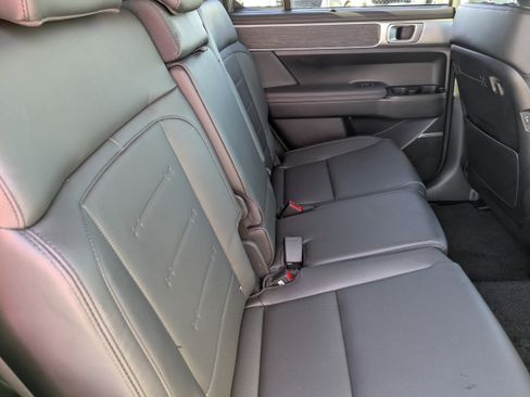 Used 2024 Hyundai Santa Fe Limited image 14