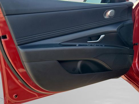 Certified 2024 Hyundai Elantra Limited image 28