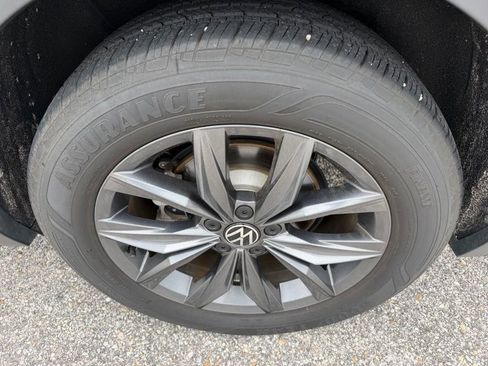 Used 2023 Volkswagen Tiguan SE w/ Panoramic Sunroof Package FWD image 26