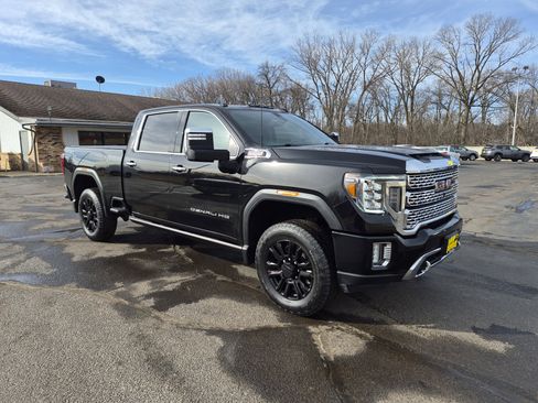 Used 2021 GMC Sierra 2500 Denali w/ Denali Black Diamond Edition image 2