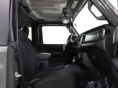 Used 2020 Jeep Wrangler Sport image 11