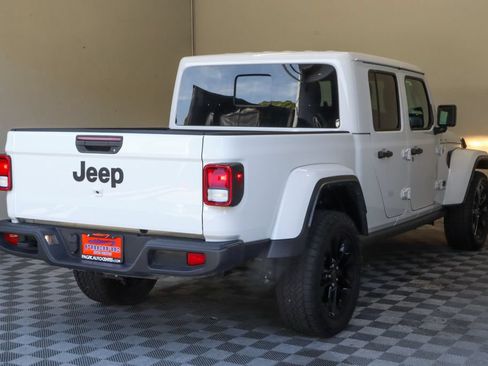 Used 2025 Jeep Gladiator Sport AWD/4WD image 11